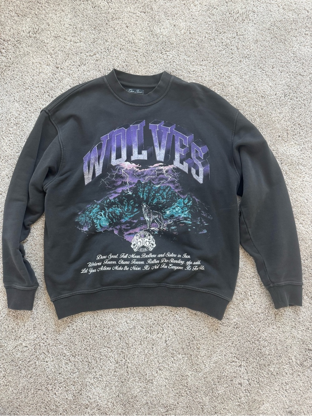 Wolves Graphic Crewneck Sweatshirt - Black
